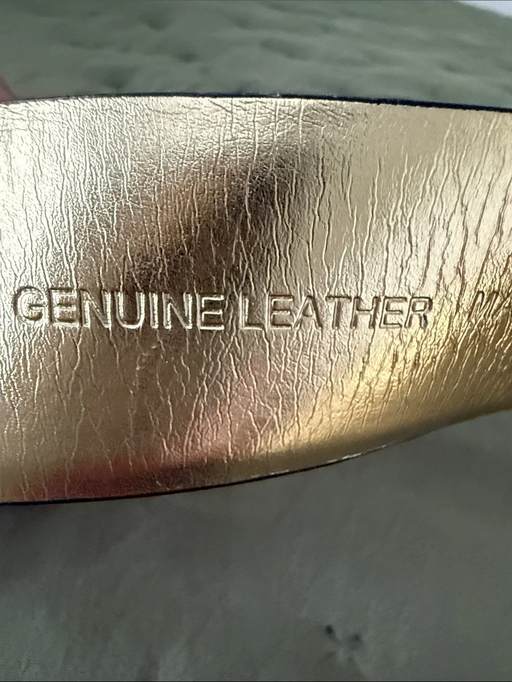 Saks Fifth Avenue Black Genuine Leather Belt Gold Oval Buckle Medium